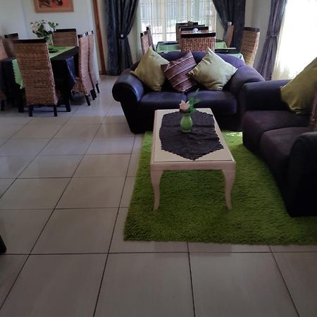 Ramandire B&B Witbank Bagian luar foto