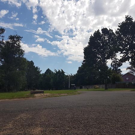 Ramandire B&B Witbank Bagian luar foto